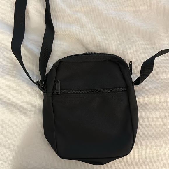 Talentless Shoulder Bag - Picture 10 of 11